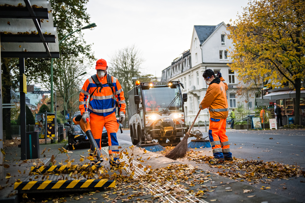 Laubdienst Keher Laublaser Kleinkehrmschine